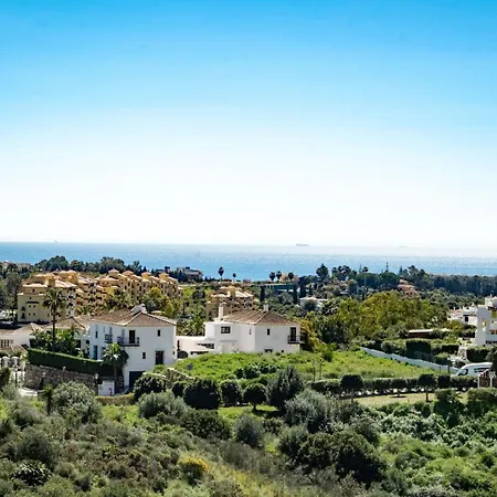 Sophisticated 3-bedroom Designer In With Panoramic Sea Views *