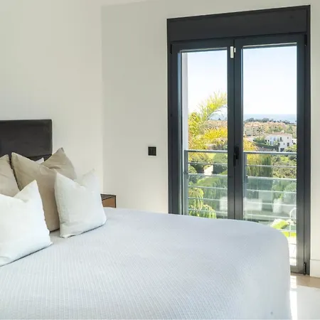 Villa Sophisticated 3-bedroom Designer In With Panoramic Sea Views Estepona