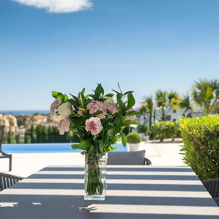 Sophisticated 3-bedroom Designer In With Panoramic Sea Views *