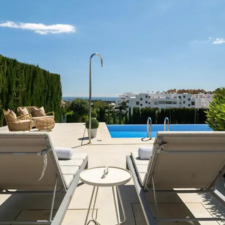 Sophisticated 3-bedroom Designer In With Panoramic Sea Views Villa *