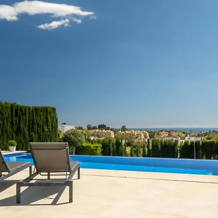 Sophisticated 3-bedroom Designer In With Panoramic Sea Views *