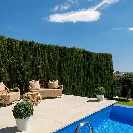 Sophisticated 3-bedroom Designer In With Panoramic Sea Views Villa