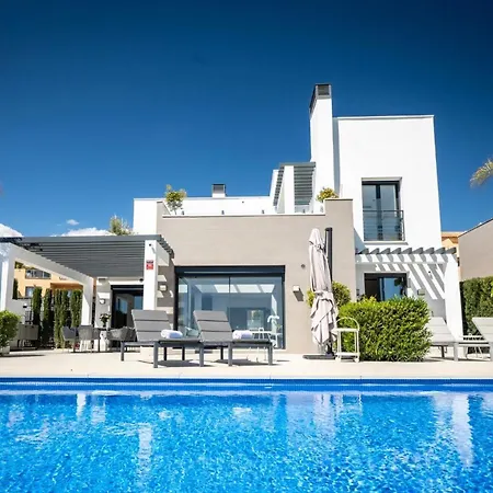 Sophisticated 3-bedroom Designer In With Panoramic Sea Views Villa