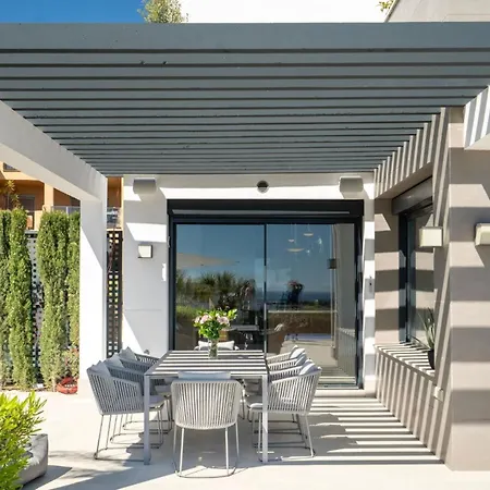 Villa Sophisticated 3-bedroom Designer In With Panoramic Sea Views *